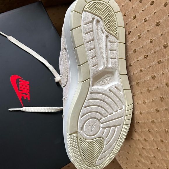 NWT Nike Air Jordan Elevate Women’s 7 AJ 1’s - Picture 4 of 5